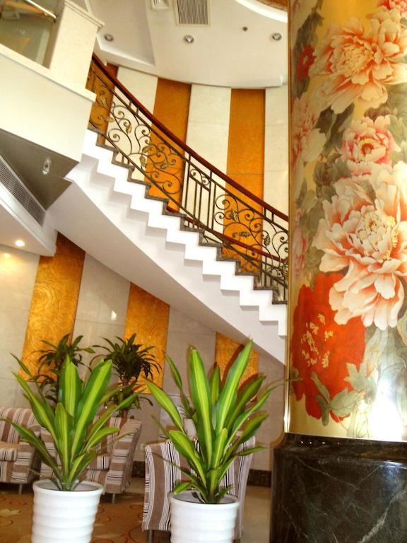 Overseas Chinese International Hotel Qingdao Exterior foto