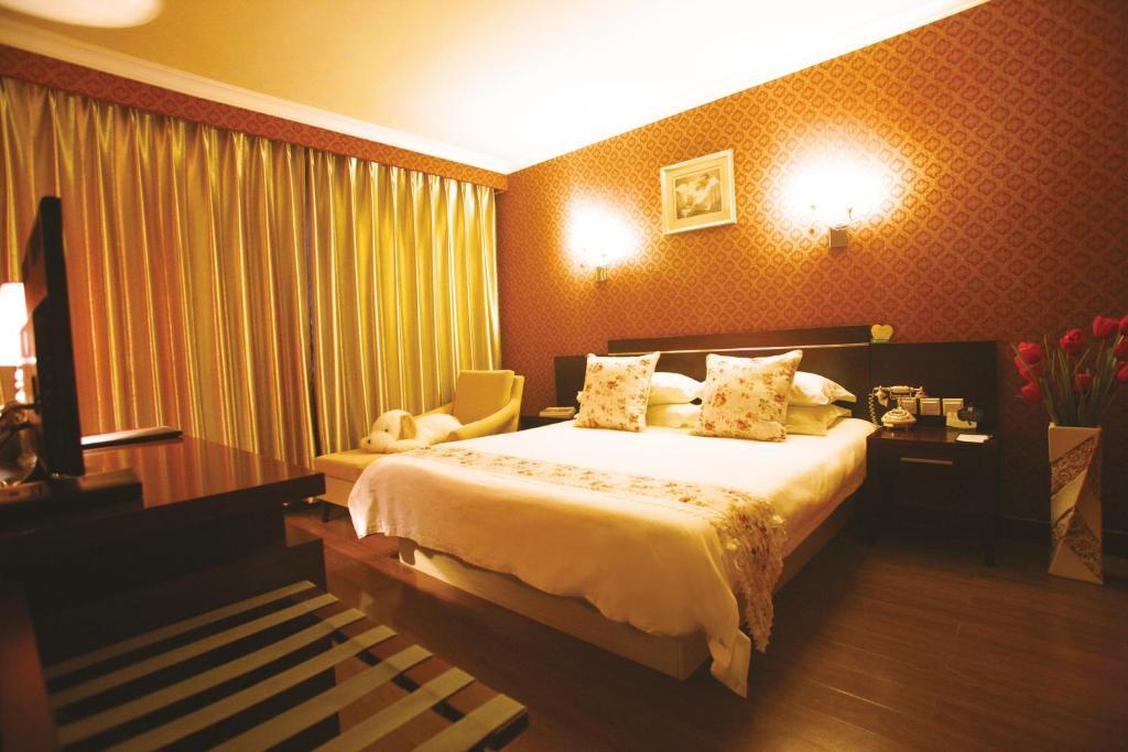Overseas Chinese International Hotel Qingdao Exterior foto