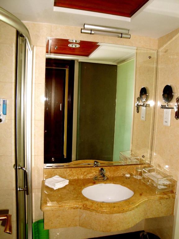 Overseas Chinese International Hotel Qingdao Habitación foto