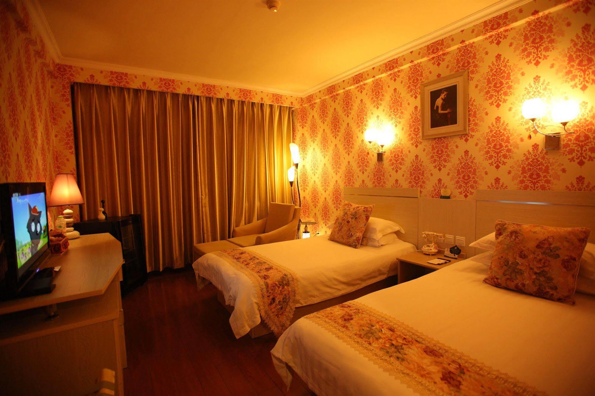 Overseas Chinese International Hotel Qingdao Exterior foto